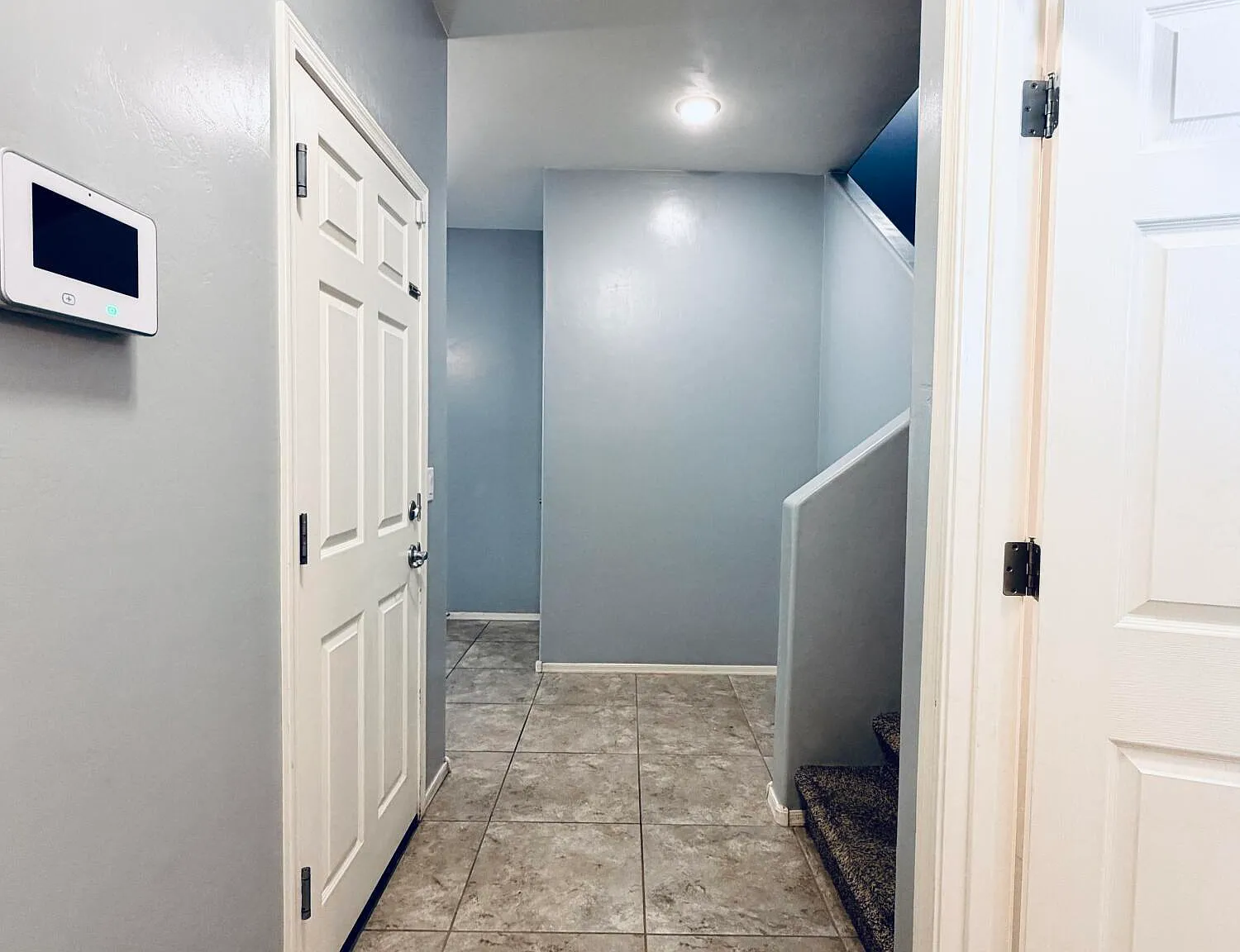 4 bed, 2.5 bath, 2301 sqft, $2,195 — Photo 2