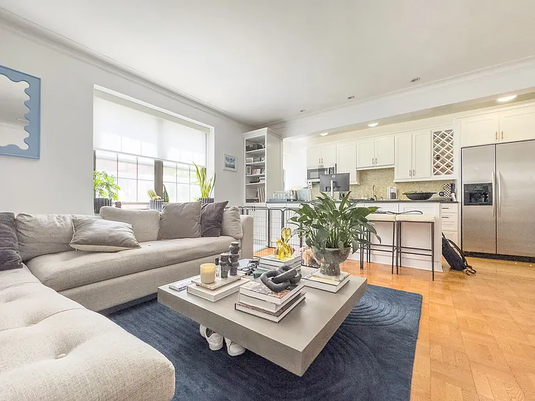 115 E 72nd St #4B — Photo 3