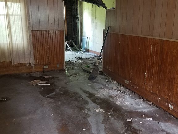2nd image of 345 E Saylor St