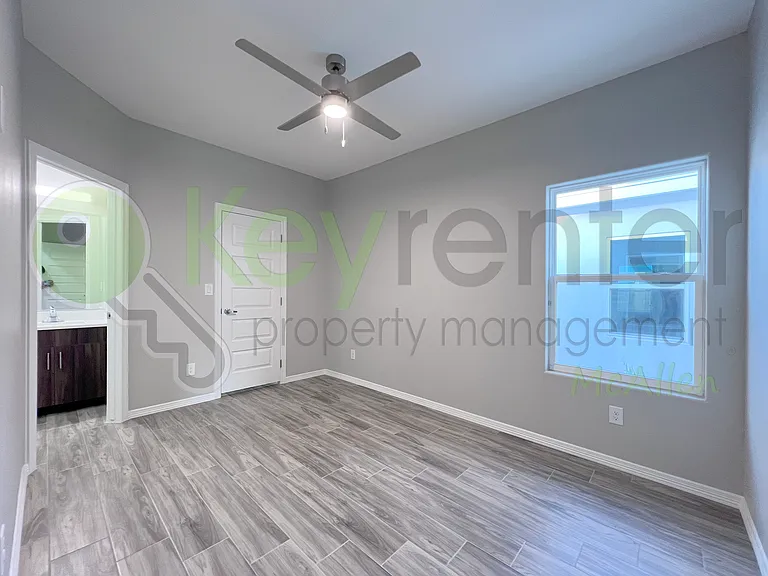 4104 Walnut Ave #4 — Photo 17
