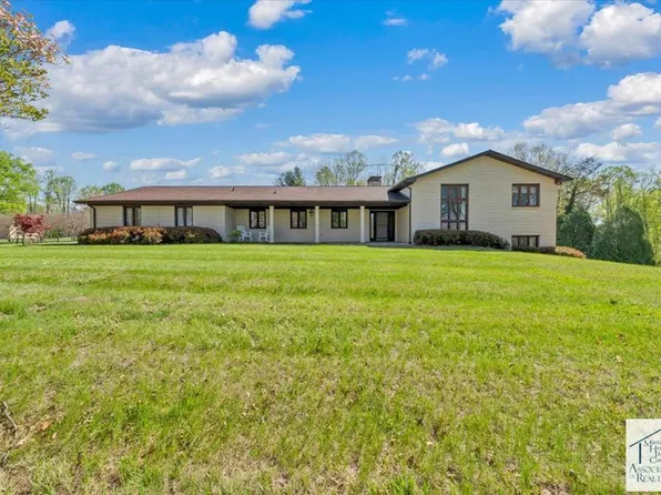 32 Dori Dr, Bassett, VA 24055