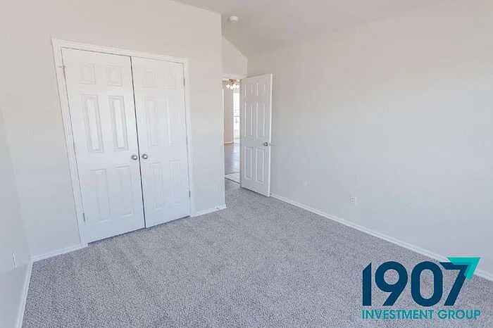 501 Madeline Ln — Photo 4