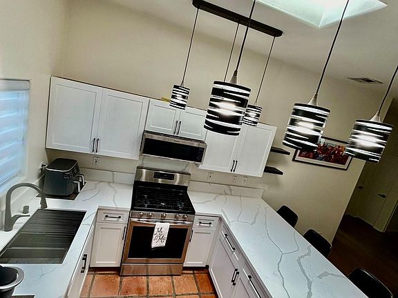 3rd image of 51840 Avenida Mendoza