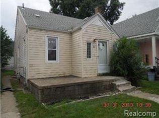 229 Hudson St, Wyandotte, MI 48192