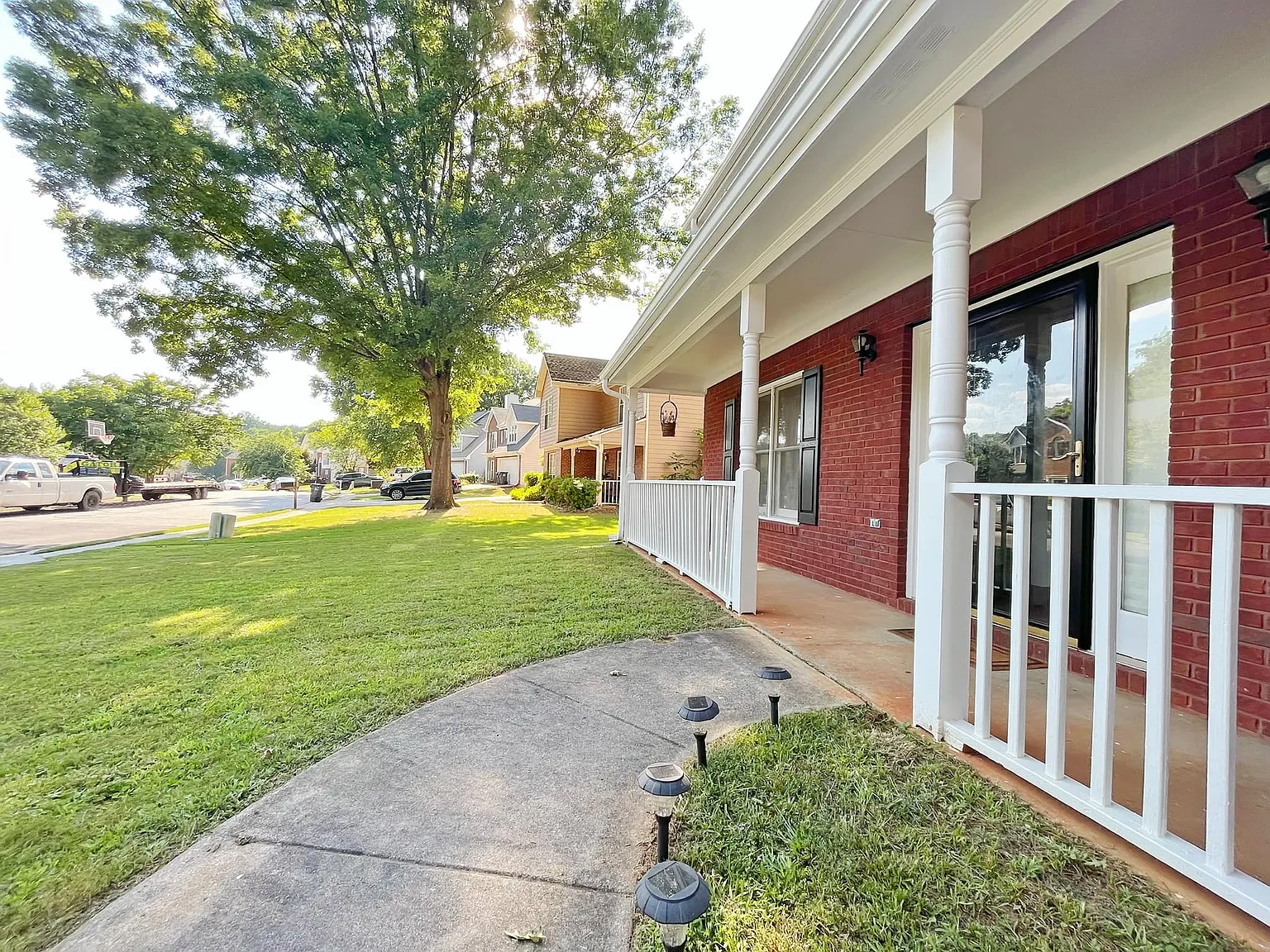 4 bed, 2202 sqft, $2,300 — Photo 3