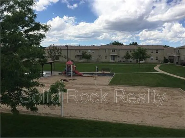 4960 Universal Hts — Photo 18