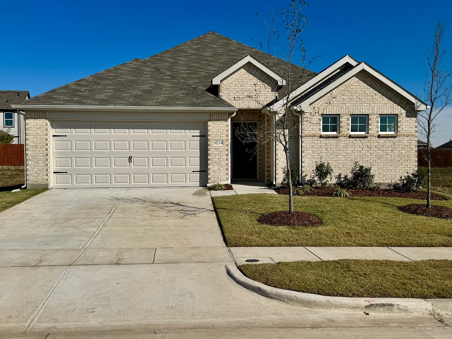 5 bed, 2048 sqft, $2,759 — Photo 2