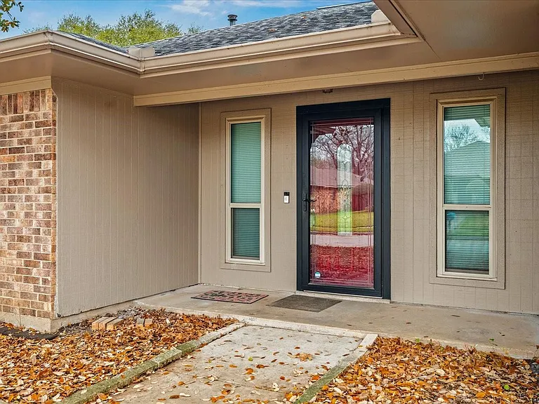311 Gwendola Dr — Photo 4