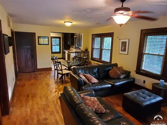 3rd image of 305 E 19th St