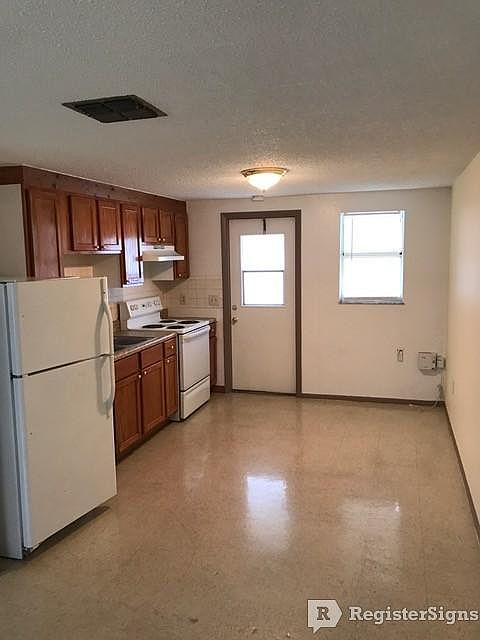 2nd image of 4848 5th St