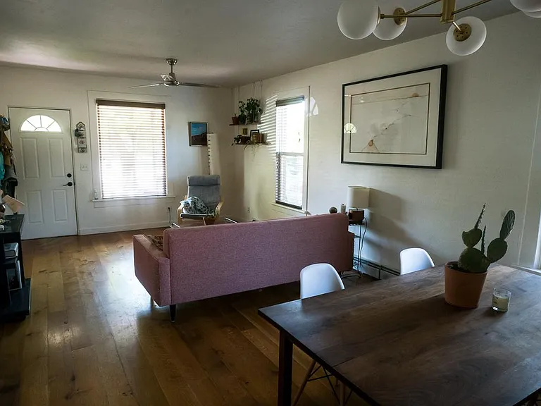 136 S Maple St — Photo 4