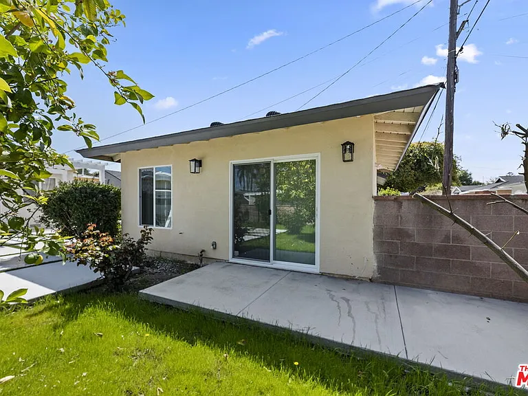 6229 Sylvia Ave — Photo 5