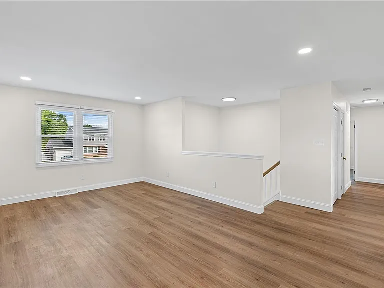 927 Edgemoor Rd — Photo 16