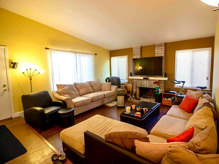 Pitch Pine Ct — Photo 2