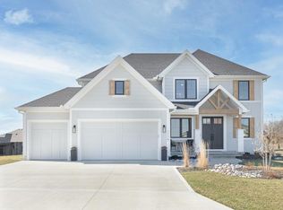 1116 SW Brookside Ct, Blue Springs, MO 64064