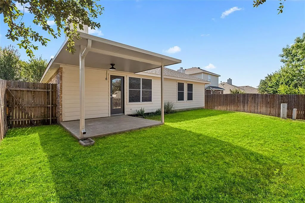 Building Photo - 8433 Hawks Nest Dr