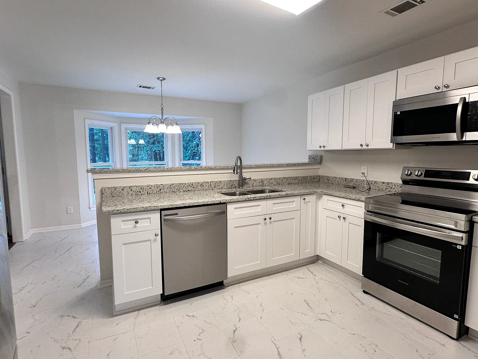 4 bed, 2231 sqft, $2,250 — Photo 2