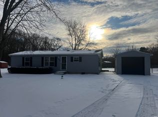 30882 Oak Springs Dr, Granger, IN 46530