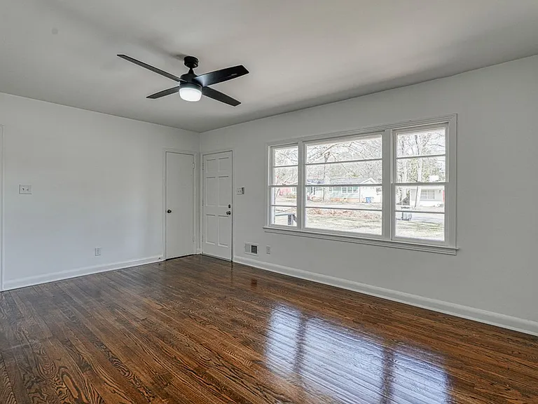 118 1st Ave — Photo 20