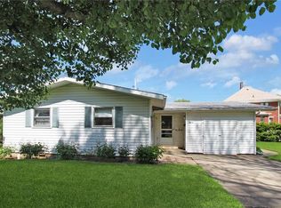 3412 Willow Dr, Mattoon, IL 61938