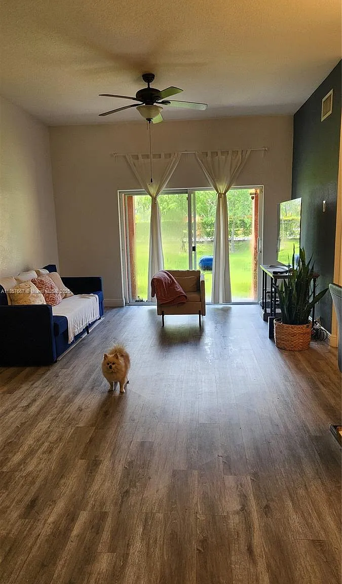 3 bed, 1600 sqft, $3,100 — Photo 2