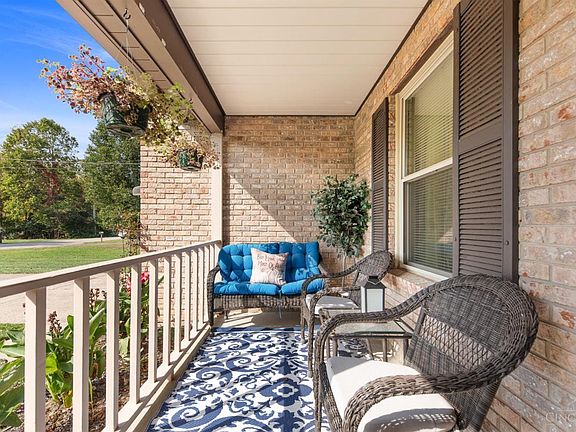 3rd image of 582 Virginia Ln
