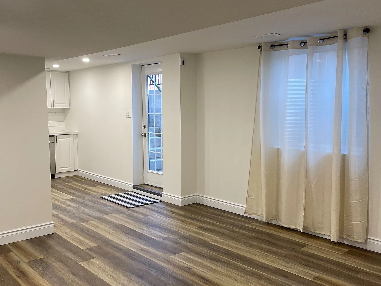 2 bed, $2,300 — Photo 4