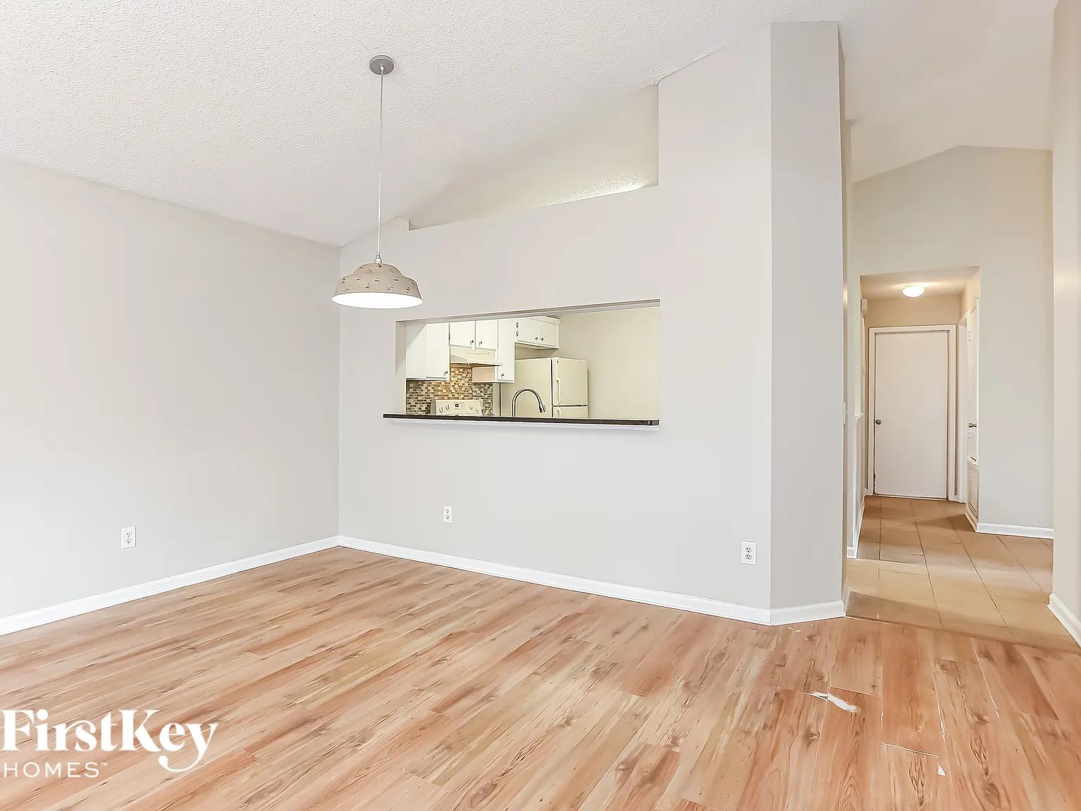 3 bed, 2.0 bath, 1256 sqft, $2,445 — Photo 4