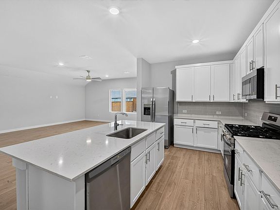 5th image of 709 Summerberry Dr