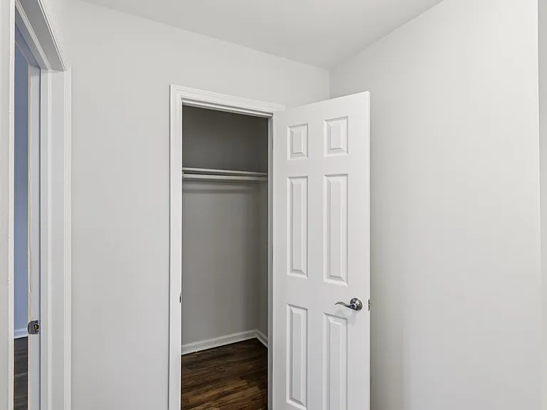 Queens Gardens Apartments — Photo 43