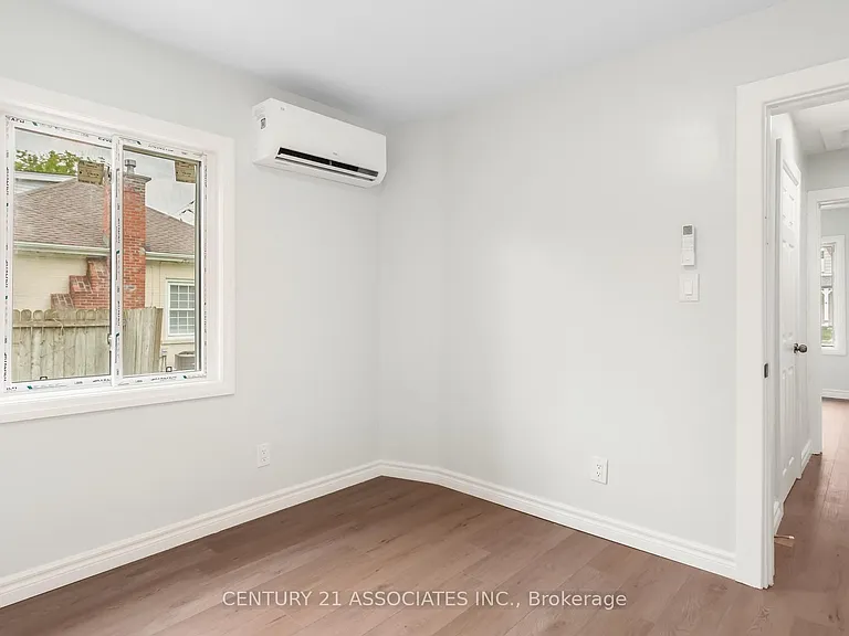 48 King St — Photo 28