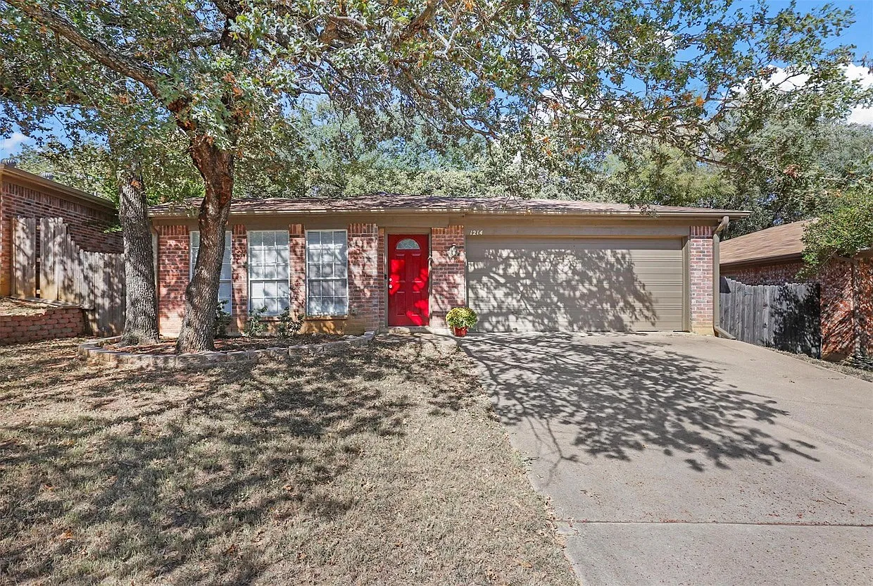 3 bed, 1180 sqft, $2,300 — Photo 1