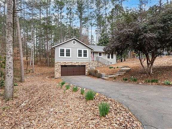 2nd image of 20 Fair Wind Dr