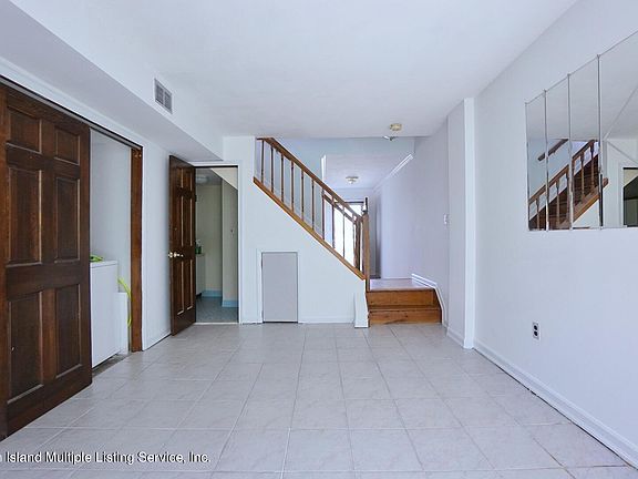 5th image of 50 Girard St