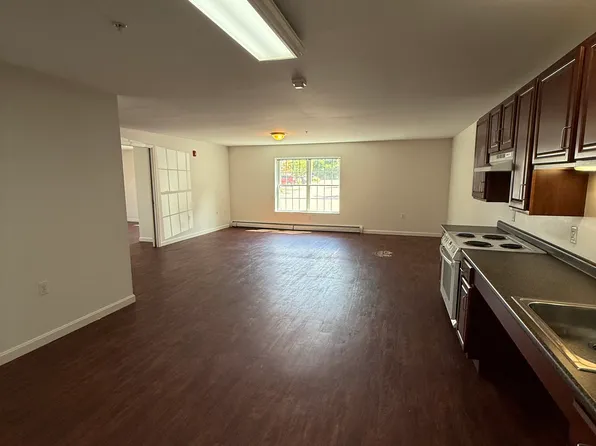 661 Bell St APT 1, Manchester, NH 03103