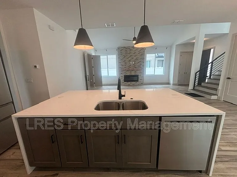 722 Ellwood Ave — Photo 15