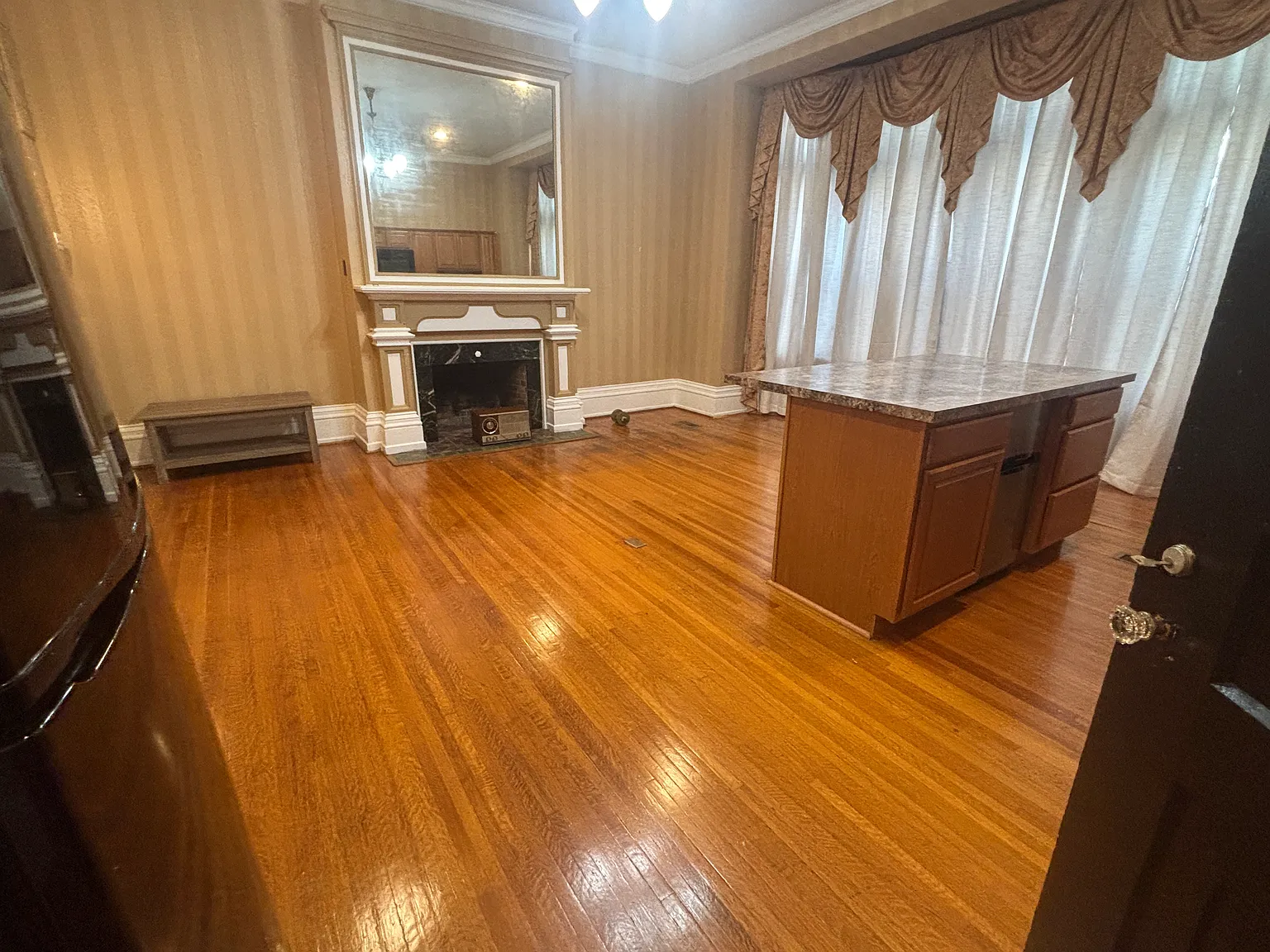1 bed, 900 sqft, $1,225 — Photo 4