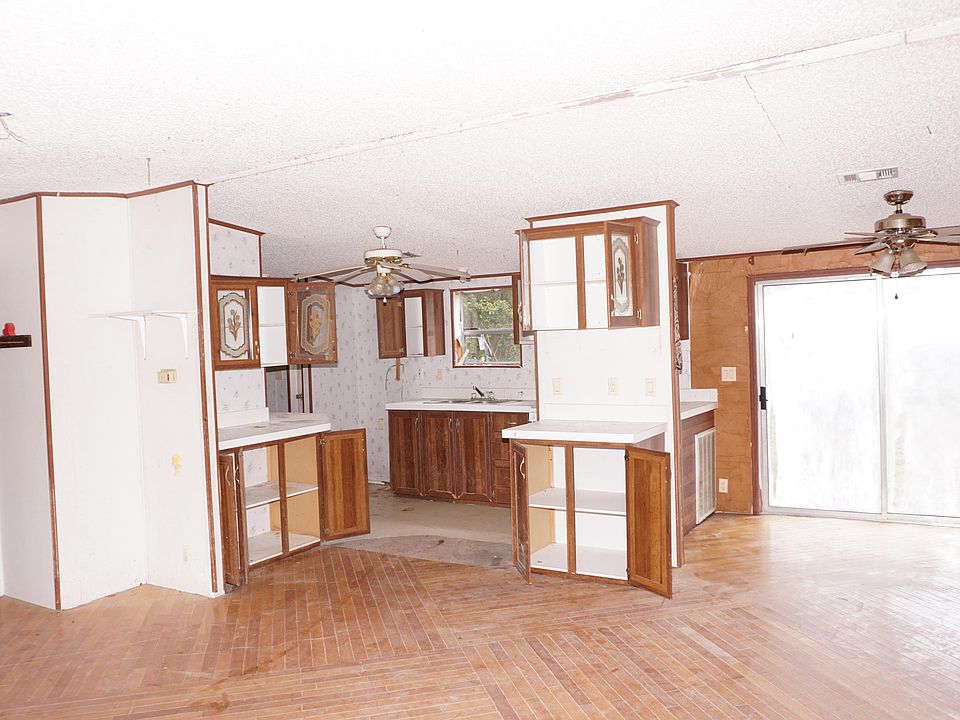 2nd image of 2060 Crestview Ct