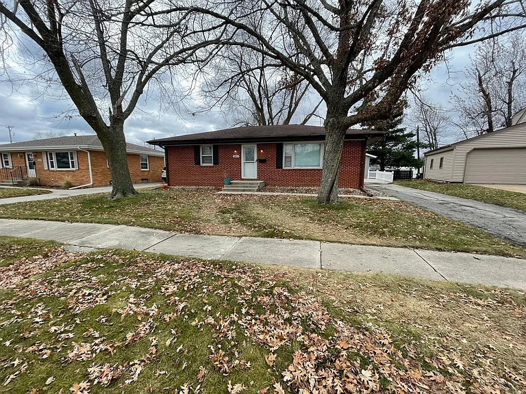 2803 Henry Ct NW — Photo 1