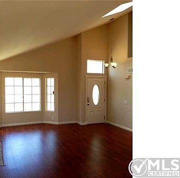 2nd image of 1533 Seabrook Ln