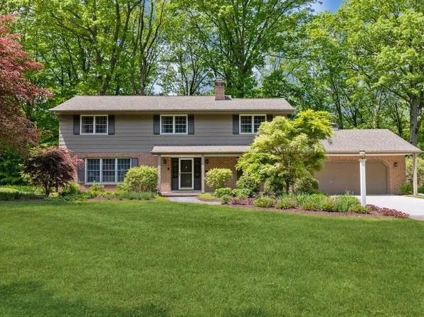 2926 Dozer Dr, Saint Joseph, MI 49085