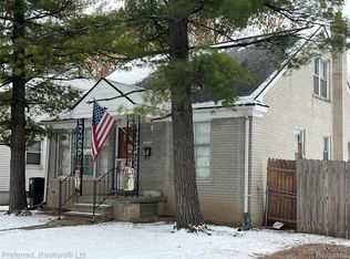 7653 Warwick St, Detroit, MI 48228