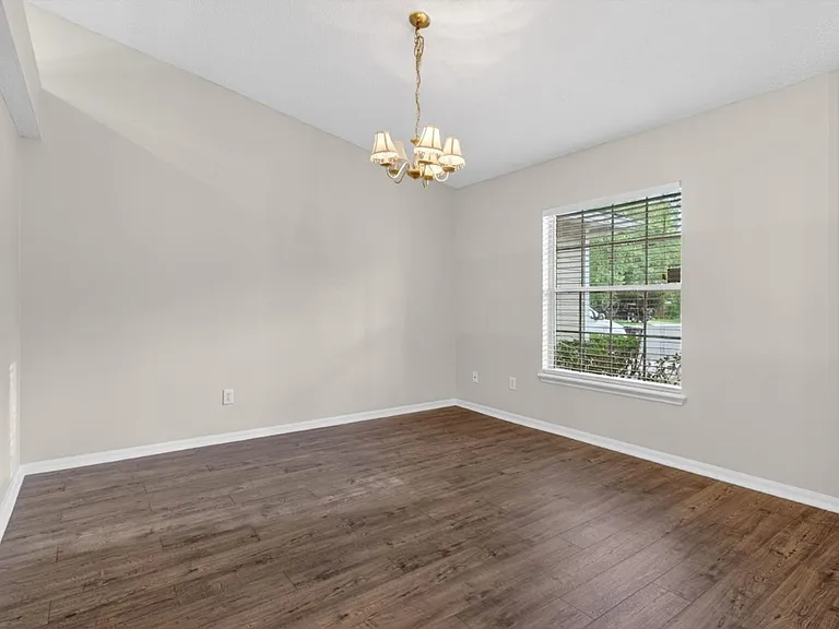 1648 Glen Laurel Dr — Photo 6
