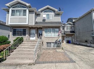 23 Latourette Ln, Staten Island, NY 10314
