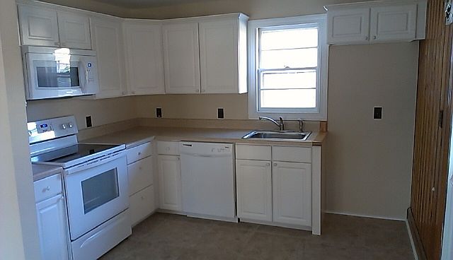 2nd image of 2002 Edge Dr