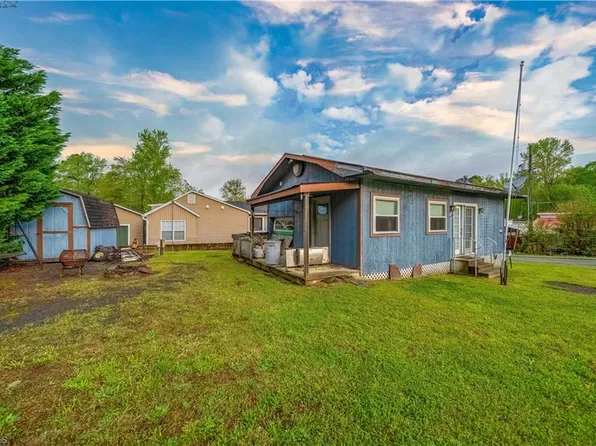 111 Sunshine Trl, Mount Gilead, NC 27306