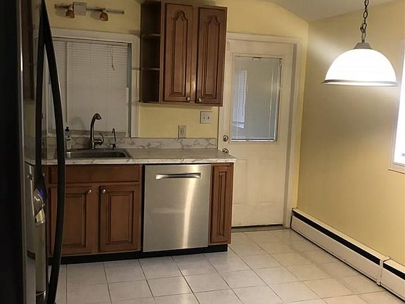 4th image of 5 Birchwood Dr