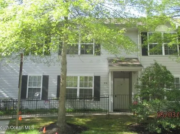 32 Thrasher Ct, Marlboro, NJ 07746