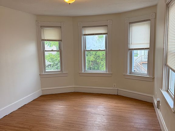 3rd image of 87 Penn St #2R