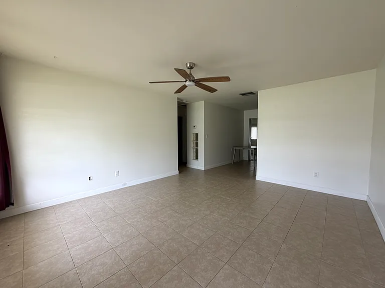 429 SE Fini Dr #429 — Photo 5